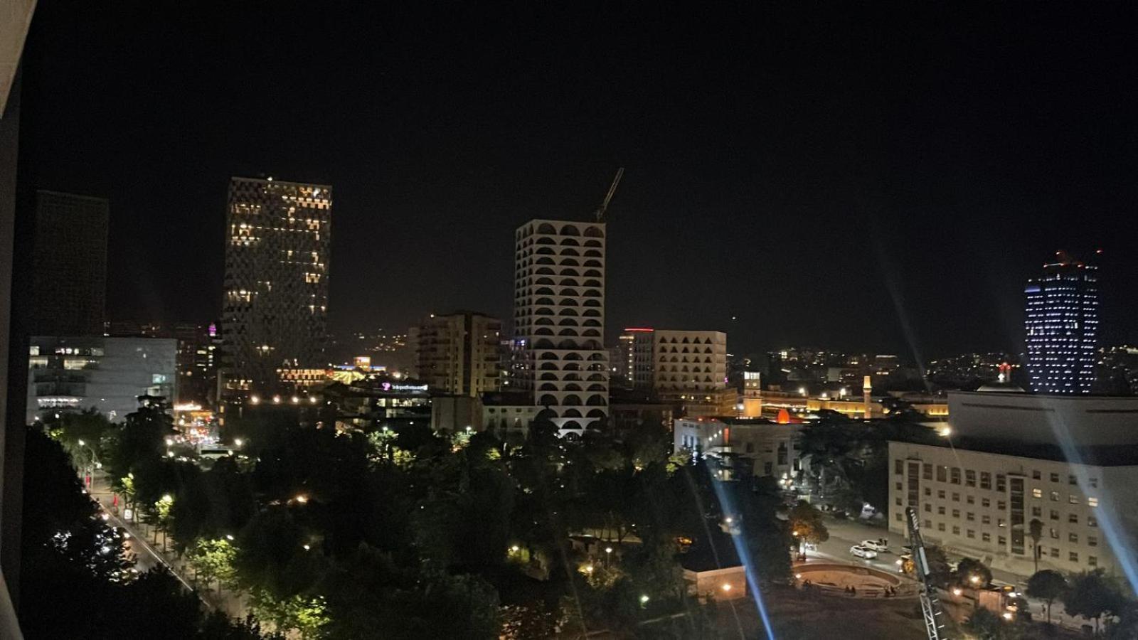 Free Parking Skanderbeg Square - Spacious Central Apartment ティラナ エクステリア 写真
