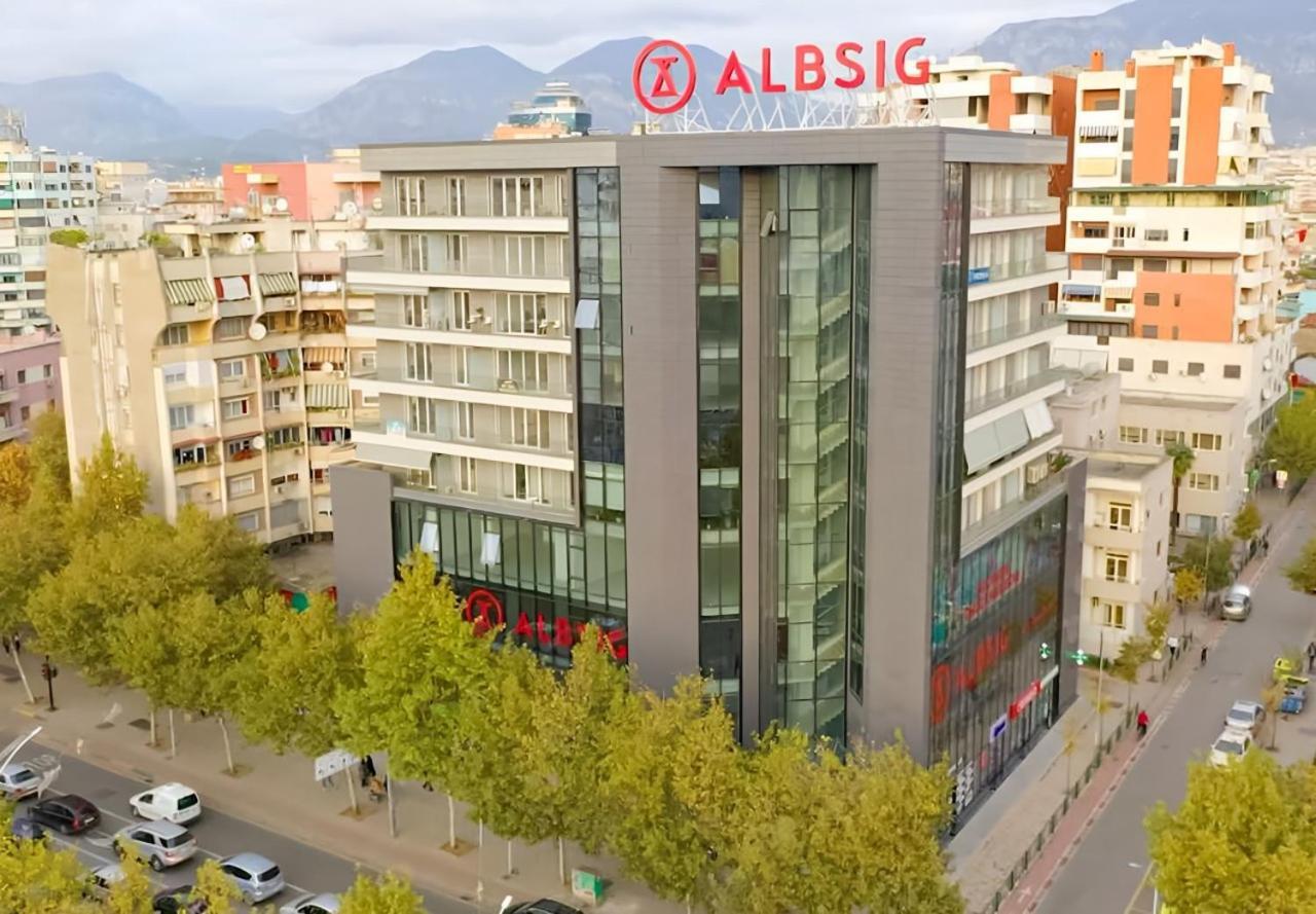 Free Parking Skanderbeg Square - Spacious Central Apartment ティラナ エクステリア 写真