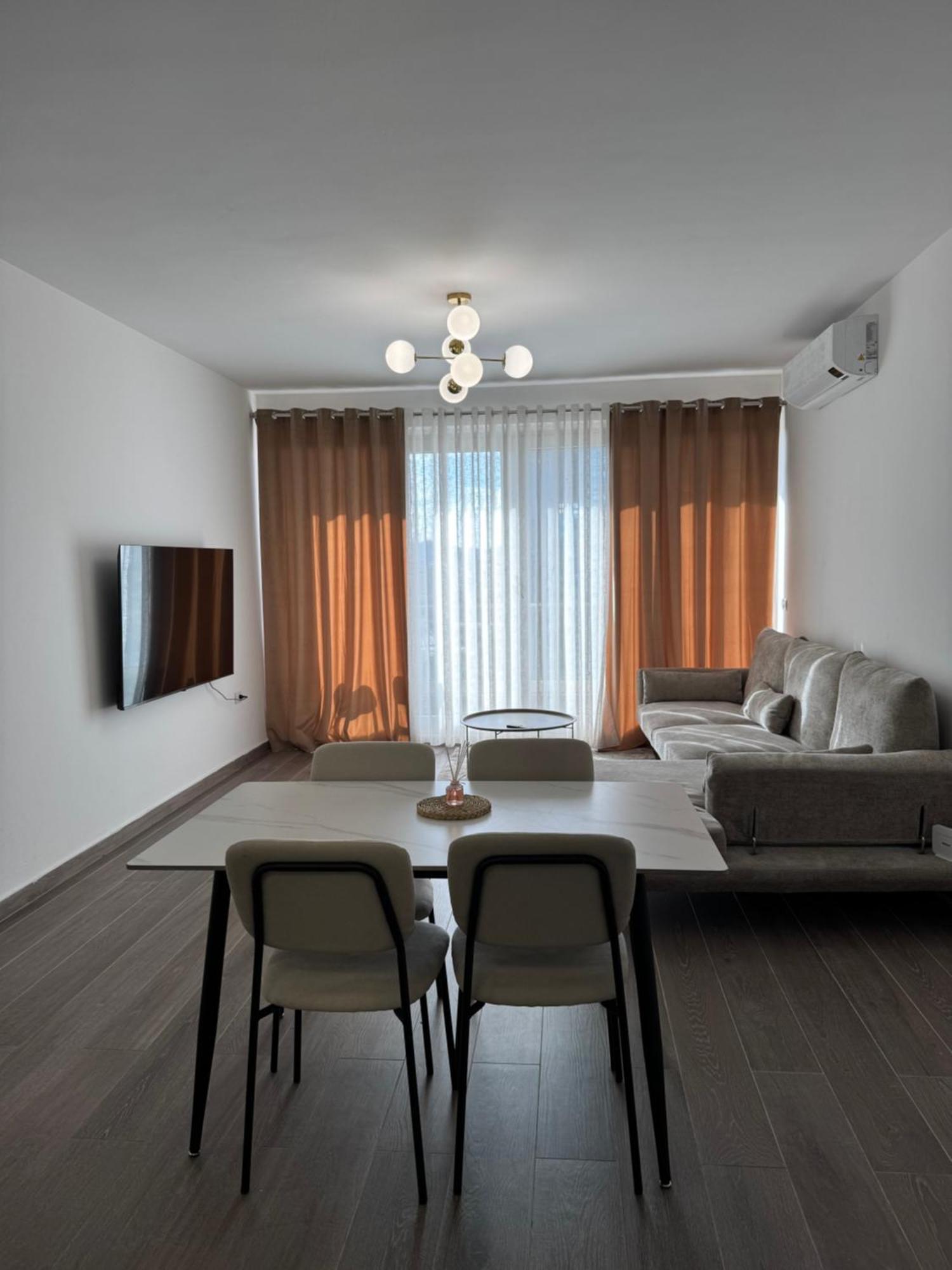 Free Parking Skanderbeg Square - Spacious Central Apartment ティラナ エクステリア 写真