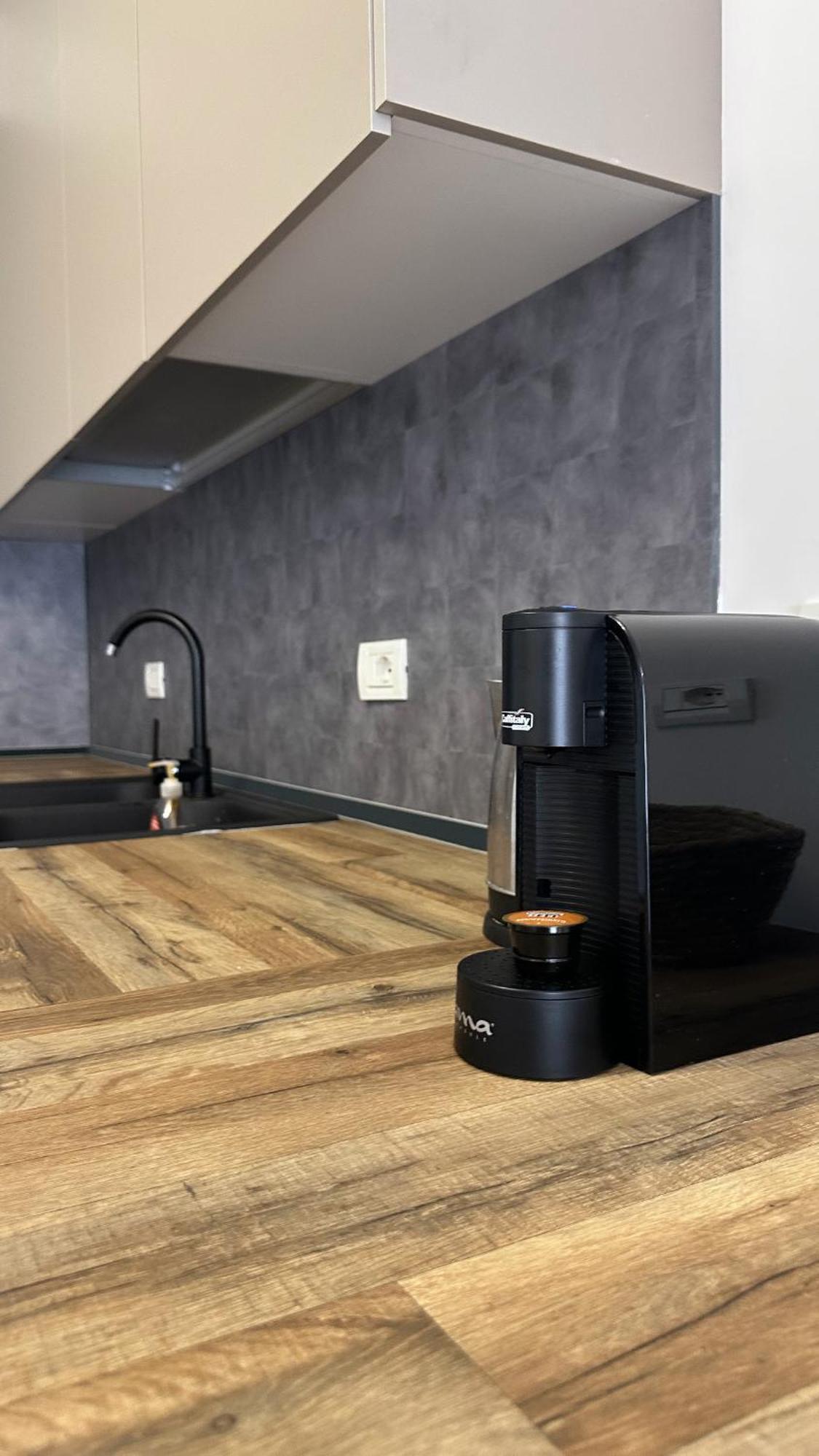 Free Parking Skanderbeg Square - Spacious Central Apartment ティラナ エクステリア 写真